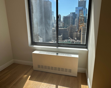 West 48th Street - Photo Thumbnail 11