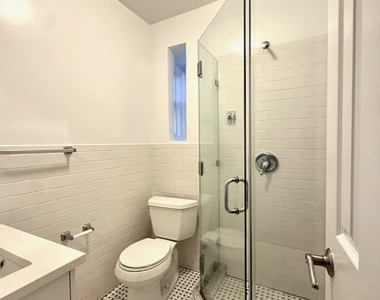 West 72nd Street - Photo Thumbnail 4