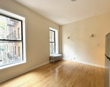 West 72nd Street - Photo Thumbnail 3