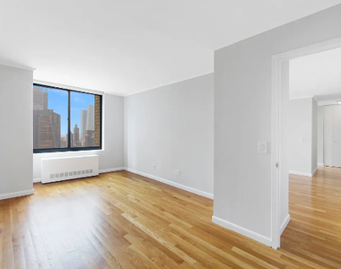8th Ave & W48th St  - Photo Thumbnail 5