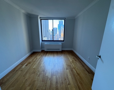 48th Street & 8th Ave. - Photo Thumbnail 9