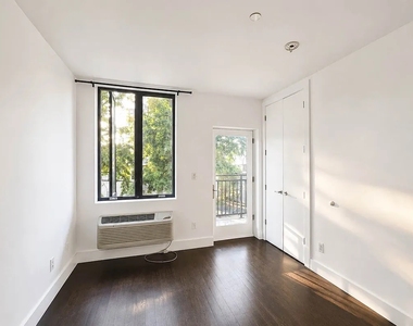 338 Melrose Street - Photo Thumbnail 10