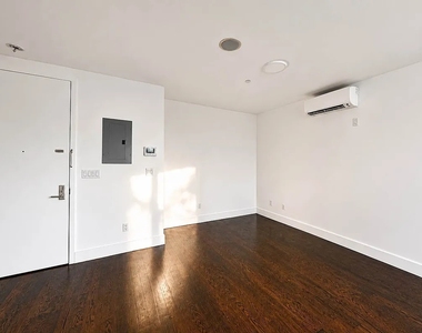 338 Melrose Street - Photo Thumbnail 9
