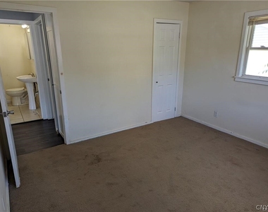 5854 Reis Drive - Photo Thumbnail 9