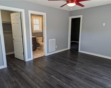 5854 Reis Drive - Photo Thumbnail 13