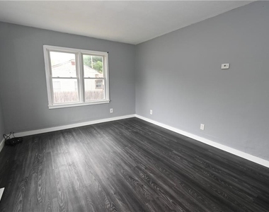 5854 Reis Drive - Photo Thumbnail 3