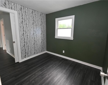 5854 Reis Drive - Photo Thumbnail 10