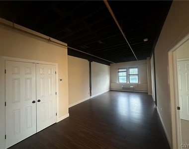 617 E Hiawatha Boulevard - Photo Thumbnail 3