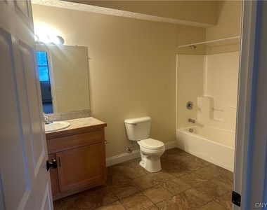 617 E Hiawatha Boulevard - Photo Thumbnail 3