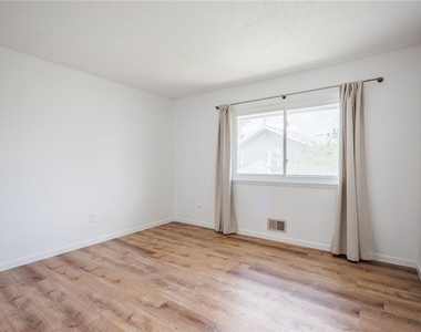 678 Eastbrooke Lane - Photo Thumbnail 13