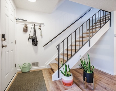 678 Eastbrooke Lane - Photo Thumbnail 2