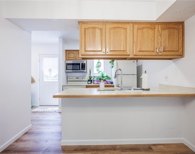 678 Eastbrooke Lane - Photo Thumbnail 7