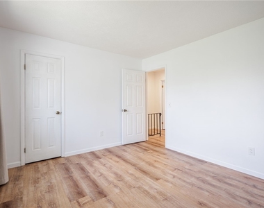 678 Eastbrooke Lane - Photo Thumbnail 14
