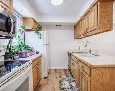 678 Eastbrooke Lane - Photo Thumbnail 10