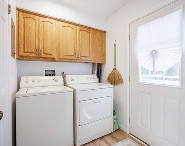678 Eastbrooke Lane - Photo Thumbnail 12