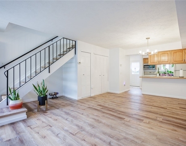678 Eastbrooke Lane - Photo Thumbnail 3