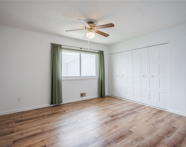 678 Eastbrooke Lane - Photo Thumbnail 18