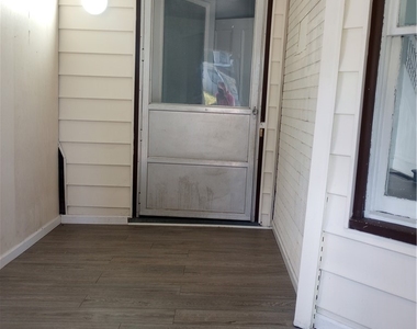 410 Linden Place - Photo Thumbnail 2