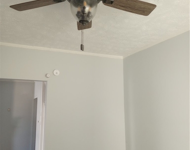 410 Linden Place - Photo Thumbnail 4