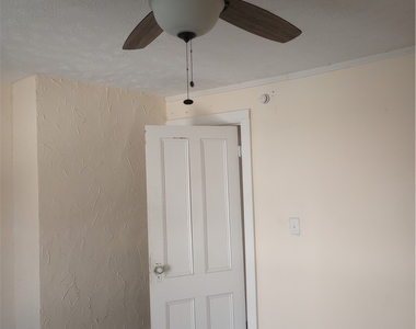 410 Linden Place - Photo Thumbnail 25