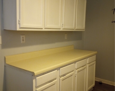 410 Linden Place - Photo Thumbnail 9