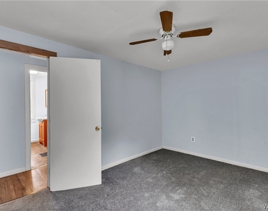 212 Lockwood Avenue - Photo Thumbnail 15