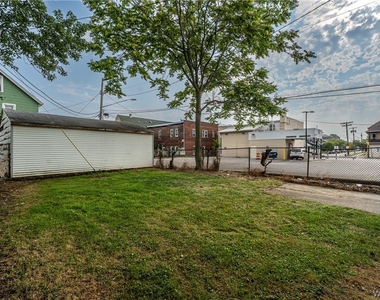 212 Lockwood Avenue - Photo Thumbnail 4