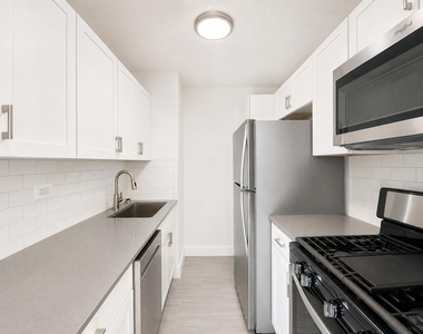 3333 Broadway - Photo Thumbnail 1