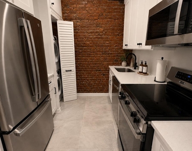 291 Fifth Avenue - Photo Thumbnail 6