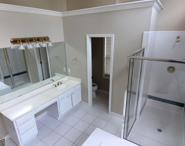 104 Inverrary Court - Photo Thumbnail 9