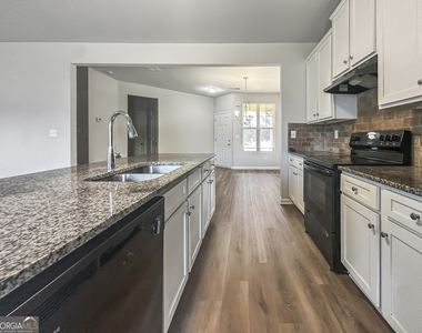 196 Daisy Circle - Photo Thumbnail 5