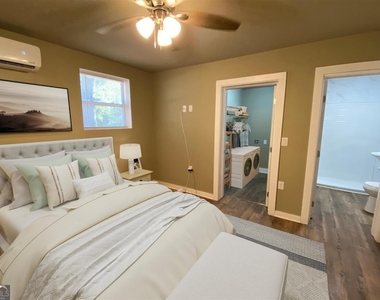 206 Sorrells Street - Photo Thumbnail 7