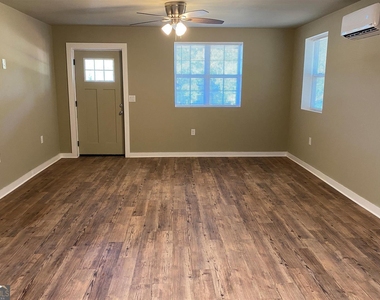 206 Sorrells Street - Photo Thumbnail 3