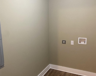206 Sorrells Street - Photo Thumbnail 10