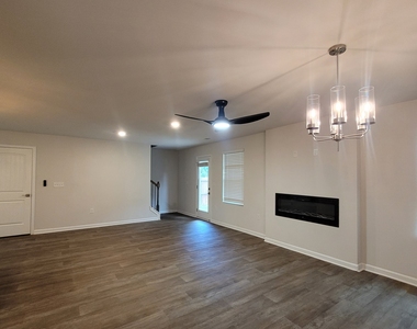 220 River Meadow Drive - Photo Thumbnail 6
