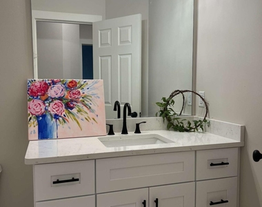 400 Ansley Drive - Photo Thumbnail 22