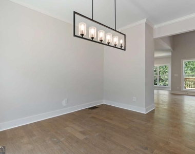 400 Ansley Drive - Photo Thumbnail 8