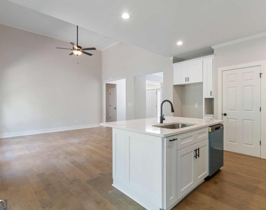 400 Ansley Drive - Photo Thumbnail 11
