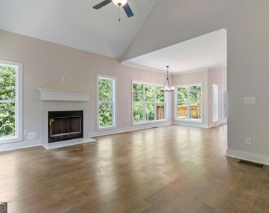 400 Ansley Drive - Photo Thumbnail 7