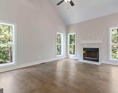 400 Ansley Drive - Photo Thumbnail 6