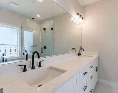 400 Ansley Drive - Photo Thumbnail 16