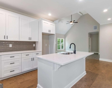 380 Ansley Drive - Photo Thumbnail 8