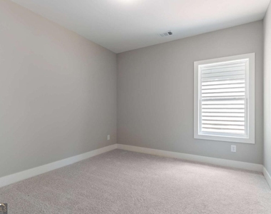 380 Ansley Drive - Photo Thumbnail 19