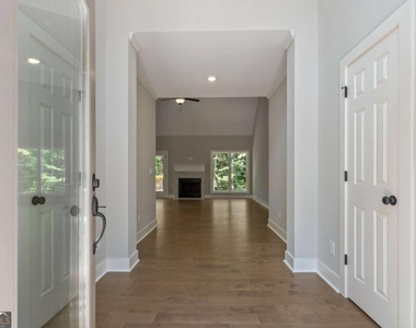 380 Ansley Drive - Photo Thumbnail 1