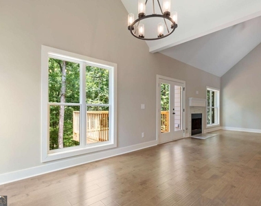380 Ansley Drive - Photo Thumbnail 3