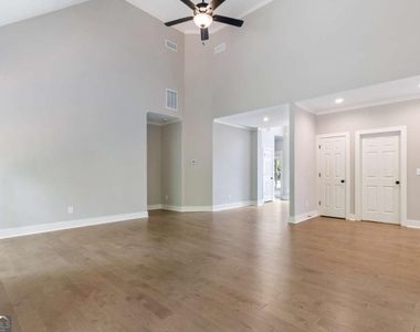 380 Ansley Drive - Photo Thumbnail 5