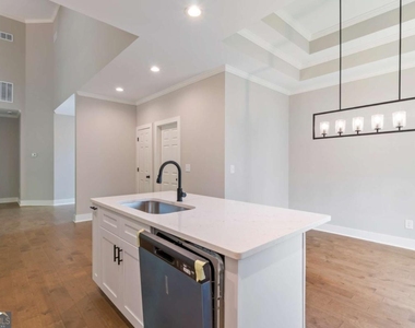 380 Ansley Drive - Photo Thumbnail 10