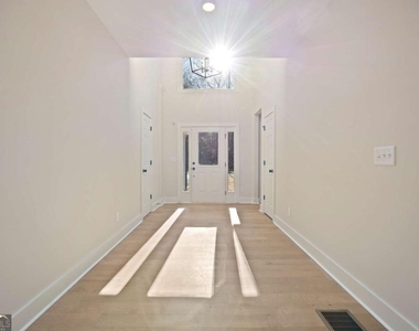 360 Ansley Drive - Photo Thumbnail 2