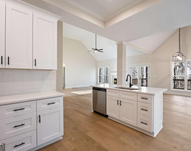 360 Ansley Drive - Photo Thumbnail 15