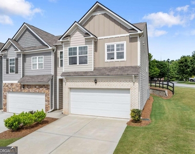 300 Stoneybrook Court - Photo Thumbnail 2